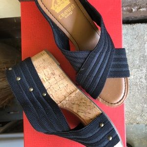 Crown Vintage wedge size 8